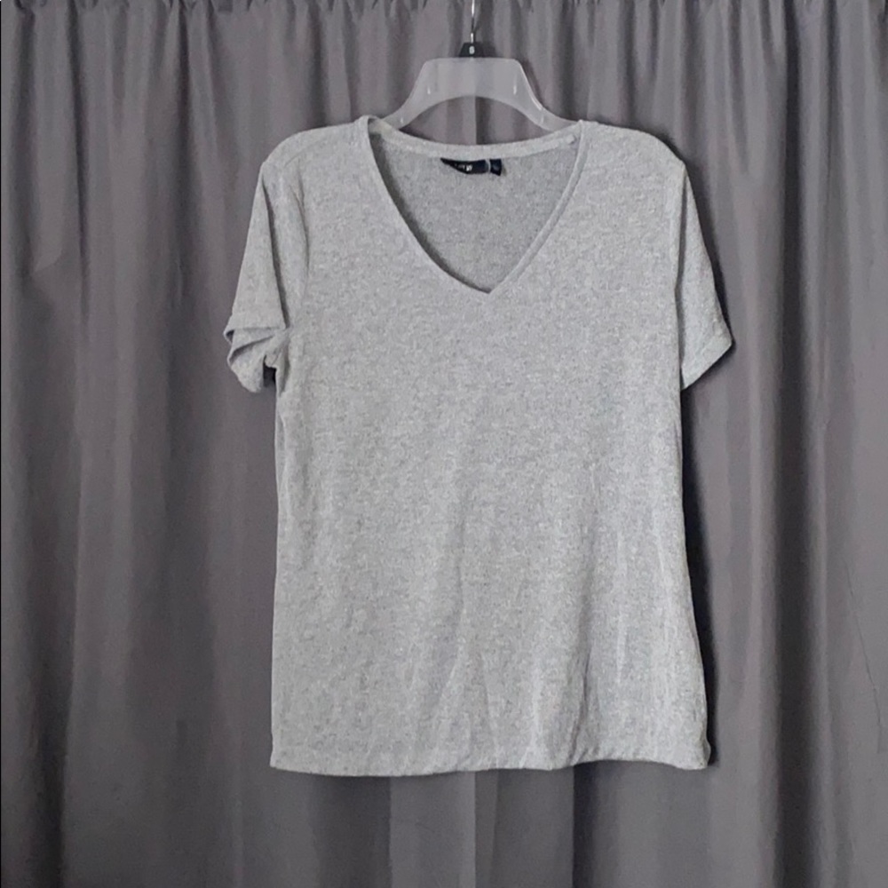 Speckled gray v neck tshirt